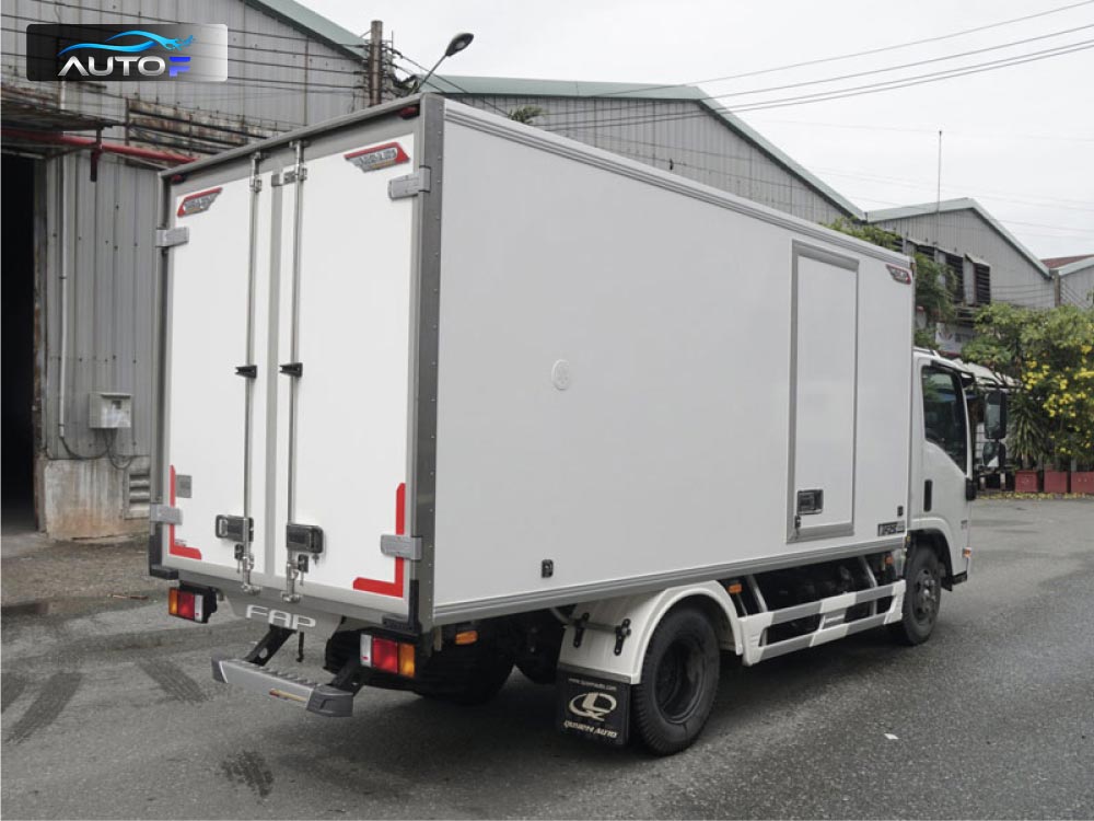 Xe tải đông lạnh Isuzu 2.5 tấn QKR 270 và NMR 310